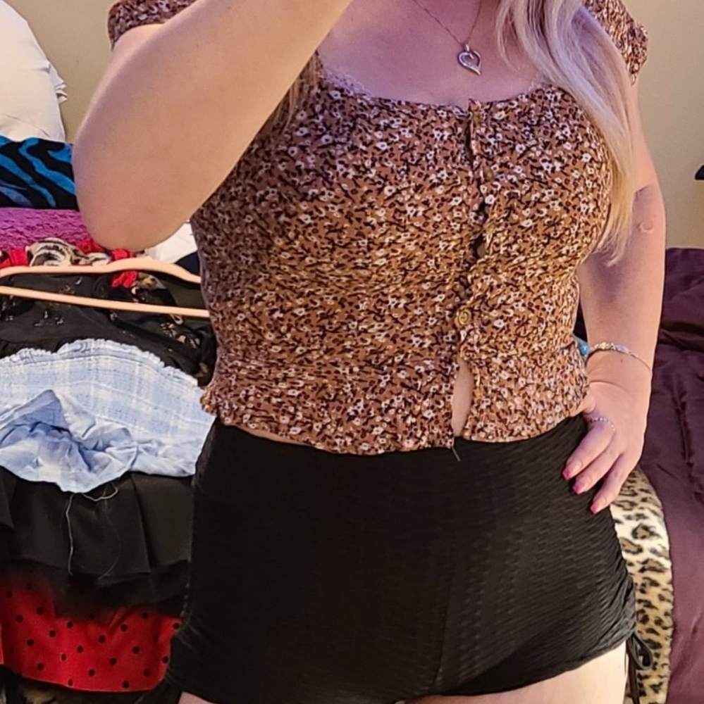 Ivy + Main floral crop Top size M